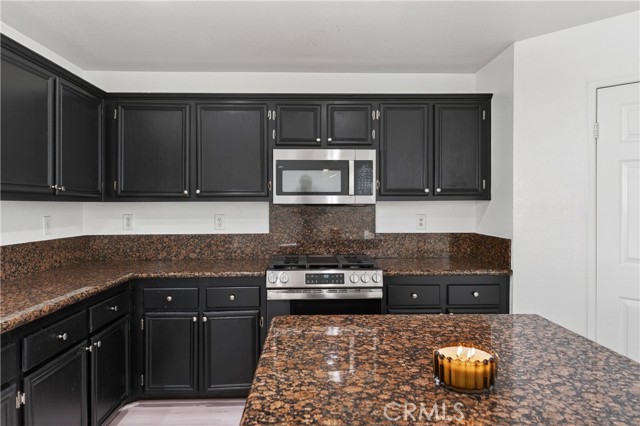 Detail Gallery Image 18 of 39 For 15552 Caravelle, Fontana,  CA 92336 - 4 Beds | 2/1 Baths