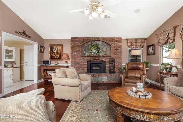 40505 90th W Street, Palmdale CA: https://media.crmls.org/medias/a1636982-8346-462a-97c2-f09264db462f.jpg