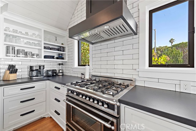 Detail Gallery Image 14 of 61 For 154 Pearl St, Laguna Beach,  CA 92651 - 3 Beds | 3 Baths