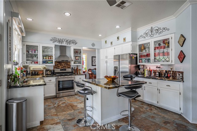 Detail Gallery Image 8 of 46 For 23599 Gingerbread Dr, Murrieta,  CA 92562 - 4 Beds | 2/1 Baths