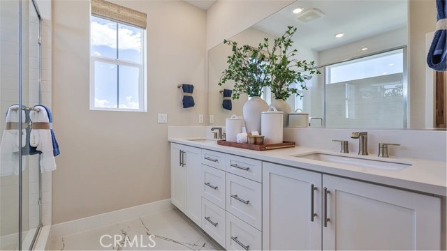 Detail Gallery Image 12 of 27 For 27423 Shining Willow Ln, Valencia,  CA 91381 - 4 Beds | 2/1 Baths