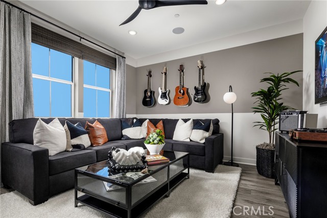 Detail Gallery Image 7 of 10 For 11733 Florence Ave, Santa Fe Springs,  CA 90670 - 4 Beds | 3 Baths