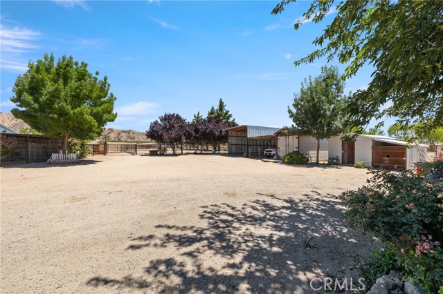 4333 Highway 33, New Cuyama CA: https://media.crmls.org/medias/a164a9e5-0f65-4a80-be7a-2a4ae2f60057.jpg