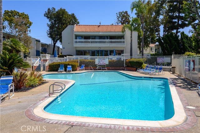 Detail Gallery Image 3 of 45 For 635 S Prospect Ave #101,  Redondo Beach,  CA 90277 - 2 Beds | 2 Baths