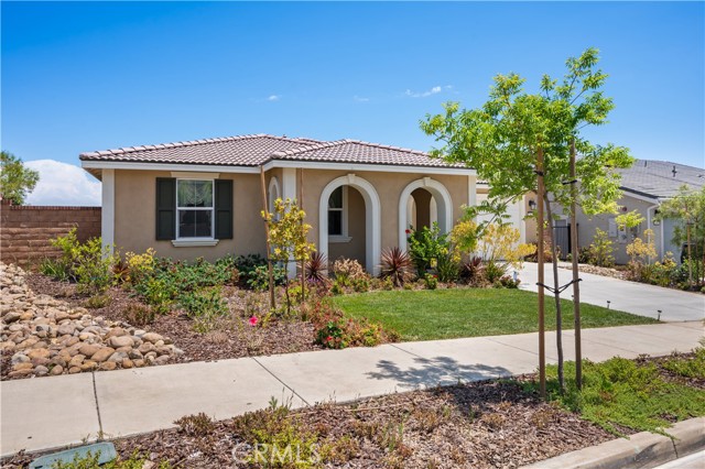 Detail Gallery Image 2 of 67 For 2521 Santa Fiora Dr, Corona,  CA 92882 - 4 Beds | 2/1 Baths