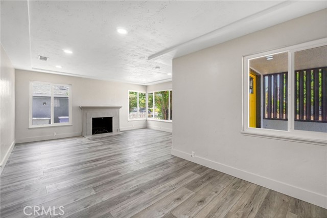 Detail Gallery Image 11 of 41 For 2824 E Brown Ave, Fresno,  CA 93703 - 3 Beds | 2 Baths
