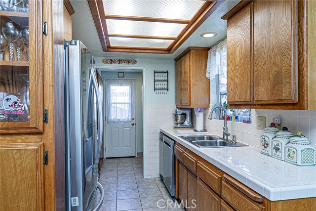 Detail Gallery Image 6 of 27 For 1012 Gardenia St, Lompoc,  CA 93436 - 3 Beds | 2/1 Baths