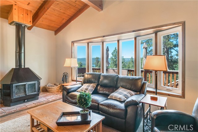 Detail Gallery Image 8 of 30 For 39576 Oak Glen Rd, Fawnskin,  CA 92333 - 2 Beds | 3/1 Baths