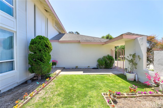 Detail Gallery Image 8 of 44 For 6961 via Angelina Dr, Huntington Beach,  CA 92647 - 5 Beds | 3 Baths