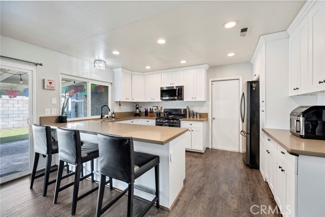 Detail Gallery Image 10 of 38 For 10022 Chula Vista Way, Riverside,  CA 92503 - 4 Beds | 2 Baths