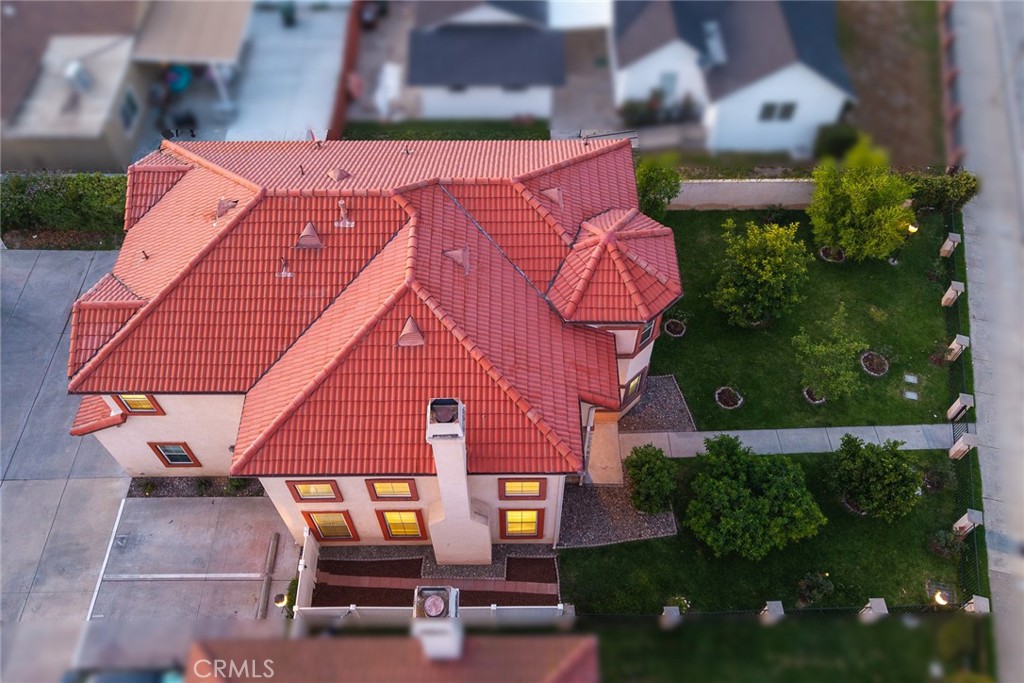https://media.crmls.org/medias/a1673372-d80b-4417-942f-d33aae93df25.jpg?preset=X-Large