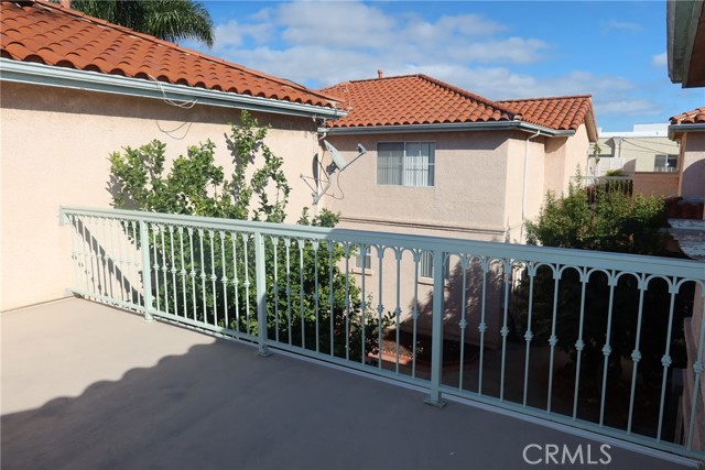 Detail Gallery Image 4 of 17 For 735 W 10th St #4,  San Pedro,  CA 90731 - 2 Beds | 2 Baths