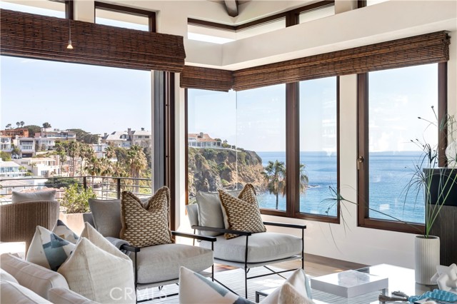 86 Emerald Bay, Laguna Beach CA: https://media.crmls.org/medias/a1682bfd-b806-4b33-bd07-007c067c1ec9.jpg