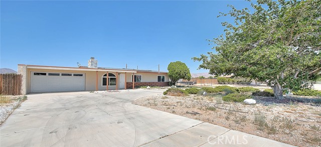 Detail Gallery Image 8 of 44 For 20916 Thunderbird Rd, Apple Valley,  CA 92307 - 3 Beds | 2 Baths