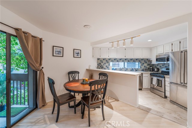 Detail Gallery Image 9 of 24 For 950 N Kings Rd #245,  West Hollywood,  CA 90069 - 1 Beds | 1 Baths