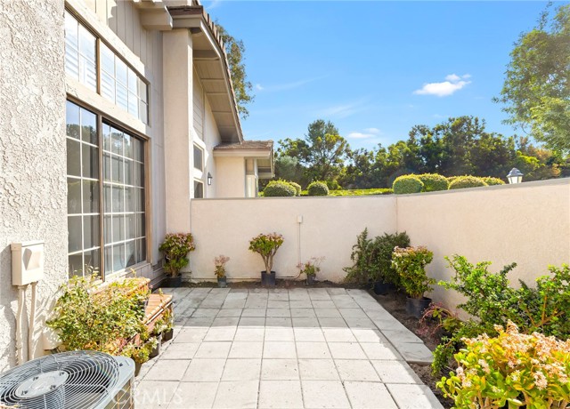 Detail Gallery Image 26 of 31 For 12 Sunstream, Irvine,  CA 92603 - 2 Beds | 2/1 Baths