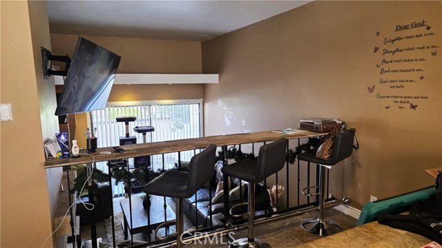 Detail Gallery Image 3 of 17 For 27657 Ironstone Dr #2,  Canyon Country,  CA 91387 - 2 Beds | 2/1 Baths