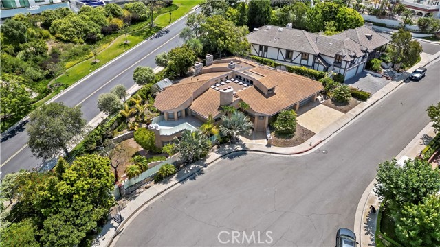 24 Narbonne, Newport Beach CA: https://media.crmls.org/medias/a16a8571-cef9-4a85-9c3b-9fa8766fd6c1.jpg