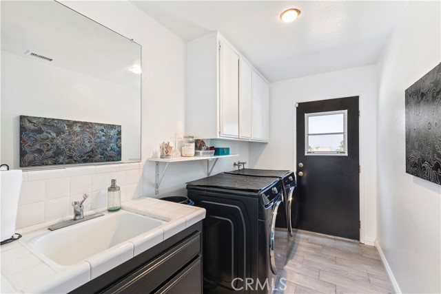 Detail Gallery Image 10 of 24 For 14272 Laurel Dr, Riverside,  CA 92503 - 3 Beds | 2/1 Baths