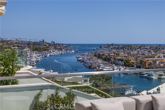 Detail Gallery Image 2 of 46 For 1119 Dolphin, Corona Del Mar,  CA 92625 - 5 Beds | 8 Baths