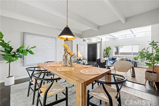 Detail Gallery Image 11 of 55 For 21206 Merridy St, Chatsworth,  CA 91311 - 4 Beds | 3 Baths