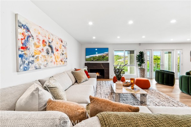9 Jasmine Creek Dr, Corona del Mar CA: https://media.crmls.org/medias/a16d156d-3df3-4120-8f73-230e4867215f.jpg