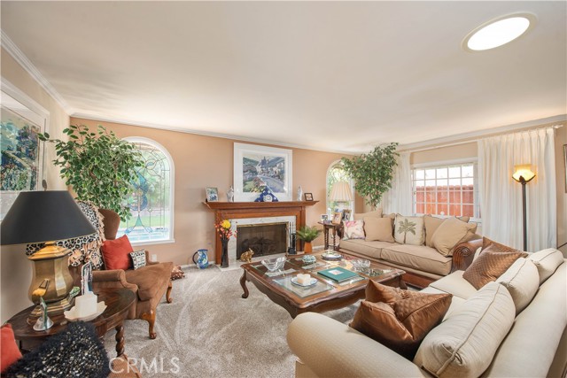 Detail Gallery Image 3 of 26 For 16534 Bosque Dr, Encino,  CA 91436 - 3 Beds | 2/1 Baths