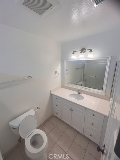 Detail Gallery Image 13 of 32 For 2641 Santa Ana Ave #D,  Costa Mesa,  CA 92627 - 3 Beds | 3/1 Baths