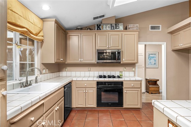 Detail Gallery Image 12 of 48 For 14 Knotts Glen Ct, Chico,  CA 95926 - 3 Beds | 2 Baths