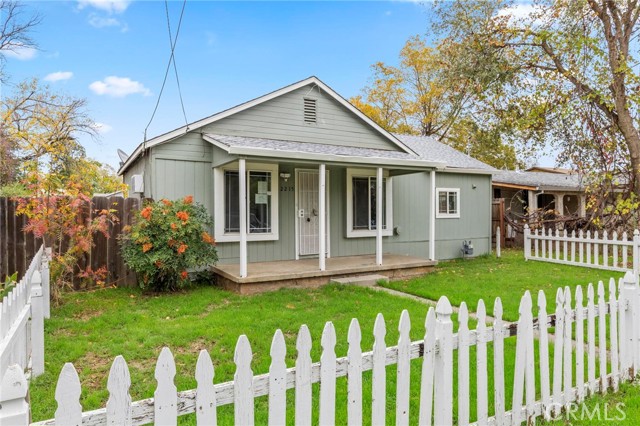 Detail Gallery Image 3 of 39 For 2215 Laurel St, Chico,  CA 95928 - 2 Beds | 1 Baths