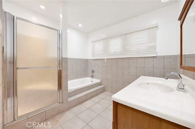 Detail Gallery Image 20 of 31 For 933 S Sycamore Ave, Los Angeles,  CA 90036 - 4 Beds | 2/2 Baths