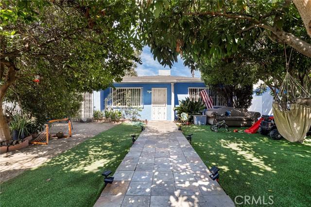 7545 White Oak Avenue, Reseda CA: https://media.crmls.org/medias/a16fa489-8165-428d-b51b-155732fde16d.jpg