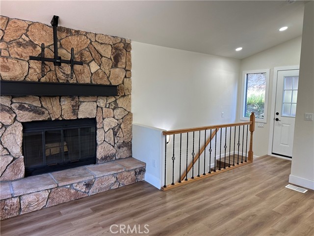 Detail Gallery Image 9 of 28 For 25094 Valle Dr, Crestline,  CA 92325 - 2 Beds | 1 Baths