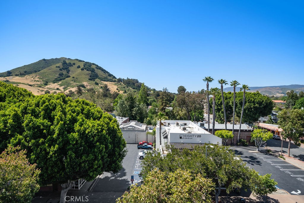 https://media.crmls.org/medias/a17090d6-5d0f-4399-a508-6b778a256ec4.jpg?preset=X-Large