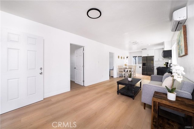 Detail Gallery Image 2 of 11 For 1009 W Myrtle, Santa Ana,  CA 92703 - 2 Beds | 1 Baths