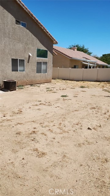1658 E Avenue J4, Lancaster CA: https://media.crmls.org/medias/a1712dcb-627b-4122-a810-d52220c80edd.jpg
