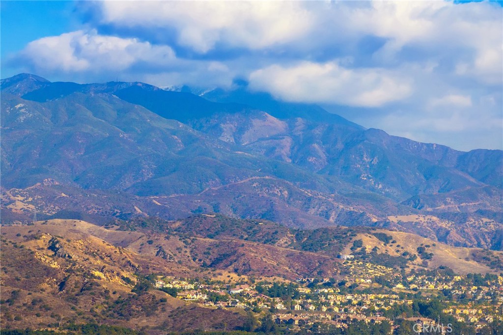 https://media.crmls.org/medias/a171a50b-5088-4d9e-9113-db2e217bd7ad.jpg?preset=X-Large