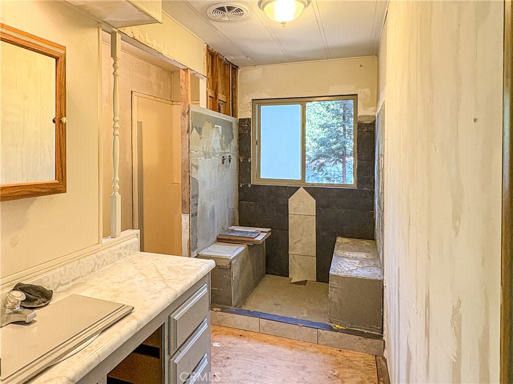 https://media.crmls.org/medias/a17209af-c540-4aeb-af65-5e3a544b1933.jpg?preset=X-Large