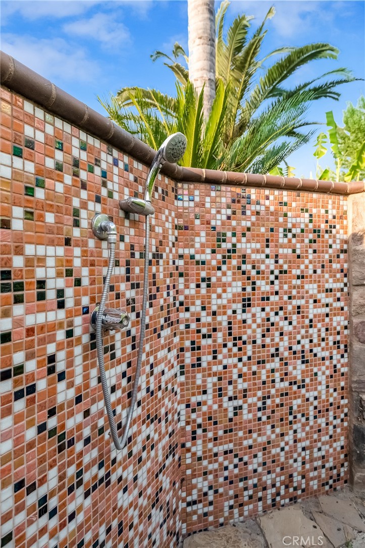 https://media.crmls.org/medias/a1729992-2958-4727-859d-095ac2b5f653.jpg?preset=X-Large