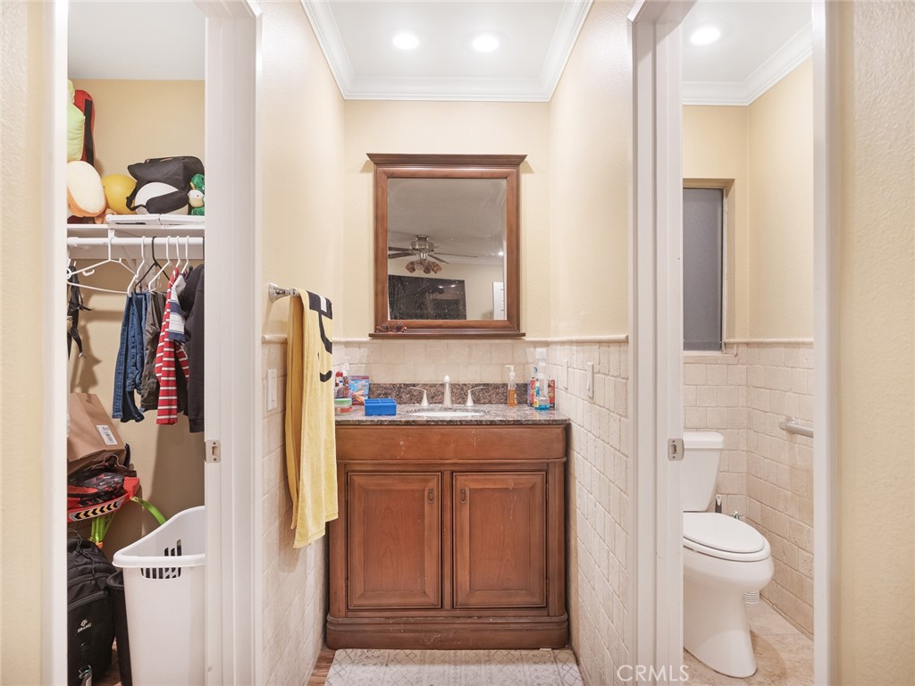 https://media.crmls.org/medias/a173aaf1-33fd-424e-ac27-93c2410fc7e2.jpg?preset=X-Large