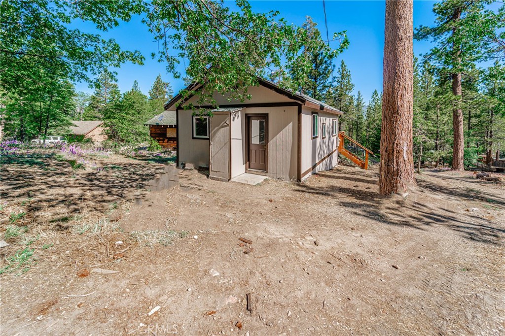 https://media.crmls.org/medias/a174f197-3ff9-4b69-a1c3-1fcd22d3a2c1.jpg?preset=X-Large