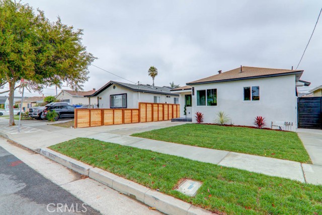 Detail Gallery Image 2 of 19 For 4653 W 137th St, Hawthorne,  CA 90250 - 5 Beds | 3 Baths