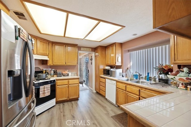 429 Colfax Circle, Corona CA: https://media.crmls.org/medias/a1777fdf-934a-4bde-a439-e57b2842fd41.jpg