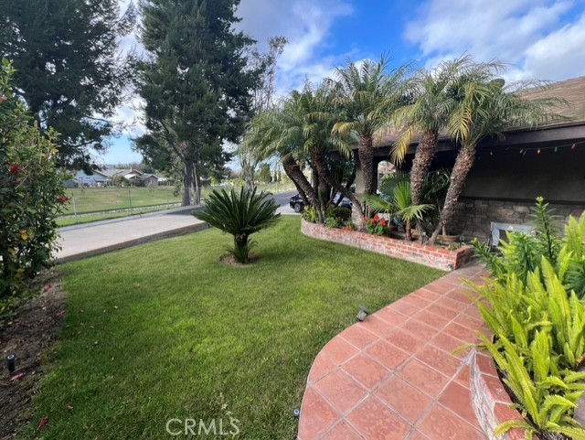 Detail Gallery Image 2 of 25 For 6105 Stonehurst Plaza, Yorba Linda,  CA 92886 - 4 Beds | 2 Baths