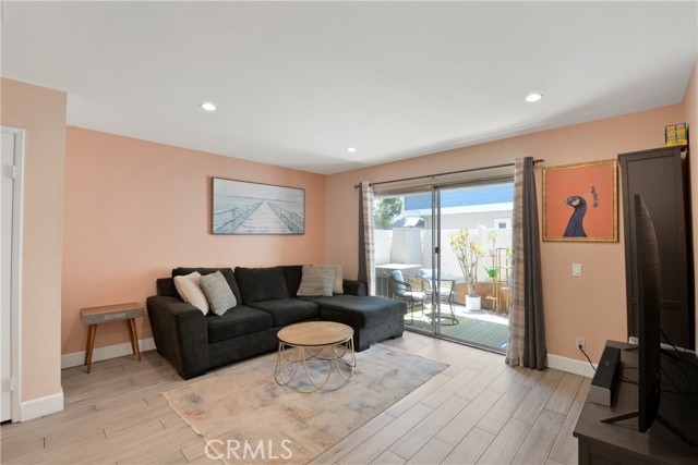 101 Abbeywood Lane, Aliso Viejo CA: https://media.crmls.org/medias/a1782e7d-6492-42df-80d9-55b36f5d5995.jpg