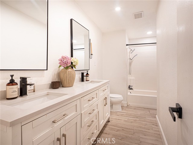 649 W w ramona Drive, Rialto CA: https://media.crmls.org/medias/a1785ffb-4201-4581-a70f-cdcc3500ccdc.jpg