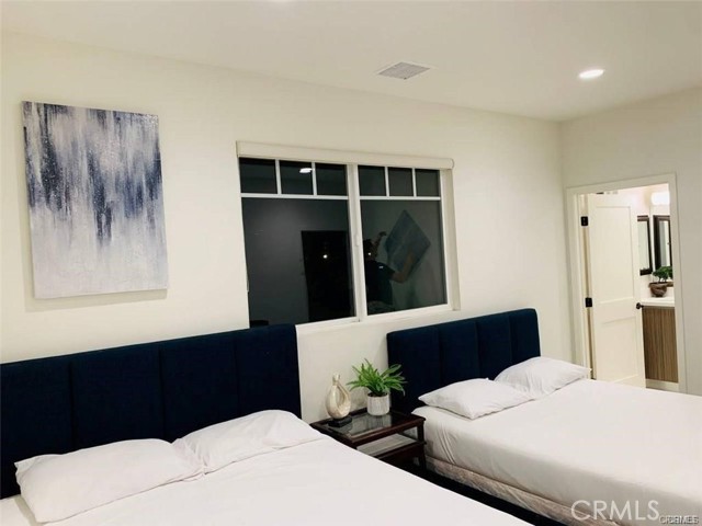 4818 Satsuma Avenue, North Hollywood CA: https://media.crmls.org/medias/a17a5595-edca-4159-9e4d-f7b76b539700.jpg