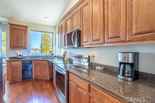 Detail Gallery Image 10 of 36 For 5059 Indian Island, Weed,  CA 96094 - 4 Beds | 2/1 Baths