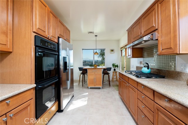 Detail Gallery Image 13 of 58 For 1404 Corona Dr, Glendale,  CA 91205 - 4 Beds | 2/1 Baths