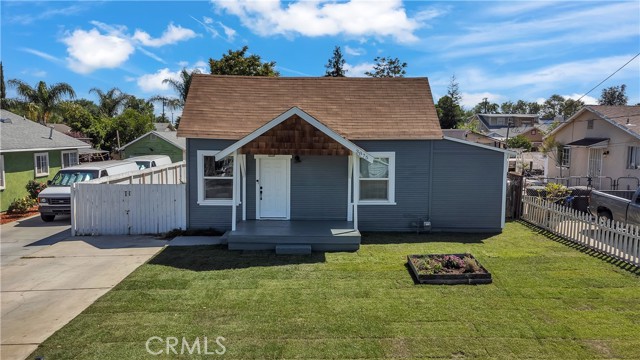 Detail Gallery Image 1 of 18 For 3875 Everest Ave, Riverside,  CA 92503 - 2 Beds | 1 Baths